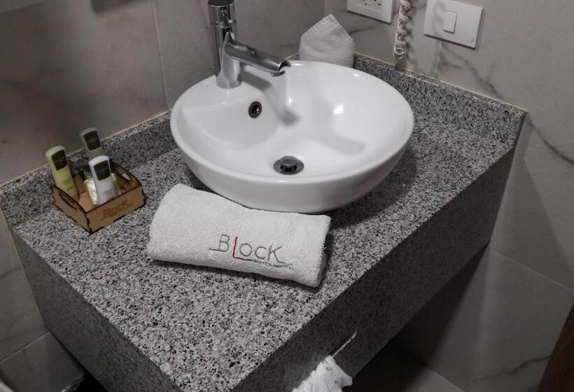 キングサイズベッドのスイートルーム, Block Suites