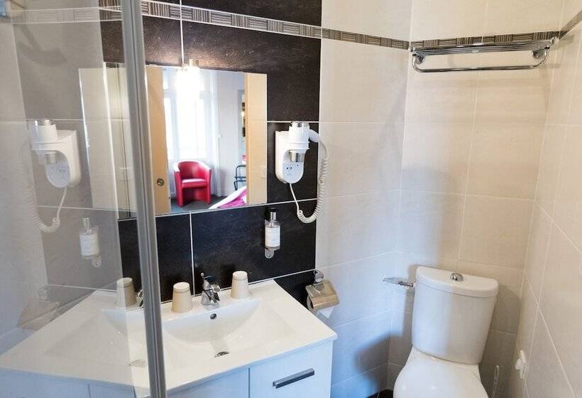 Четырехместный Номер Стандарт, De La Terrasse