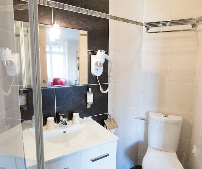 Четырехместный Номер Стандарт, De La Terrasse