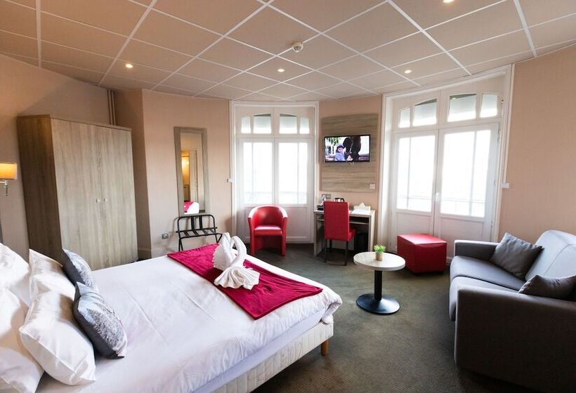 Четырехместный Номер Стандарт, De La Terrasse