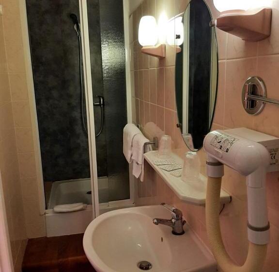 スタンダードルーム, Du Cygne