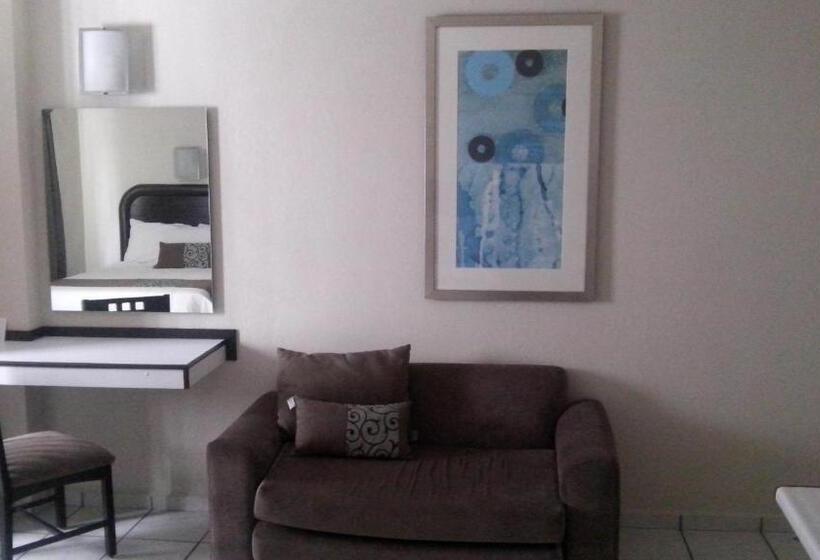 Suite, Howard Johnson Leon Avenida