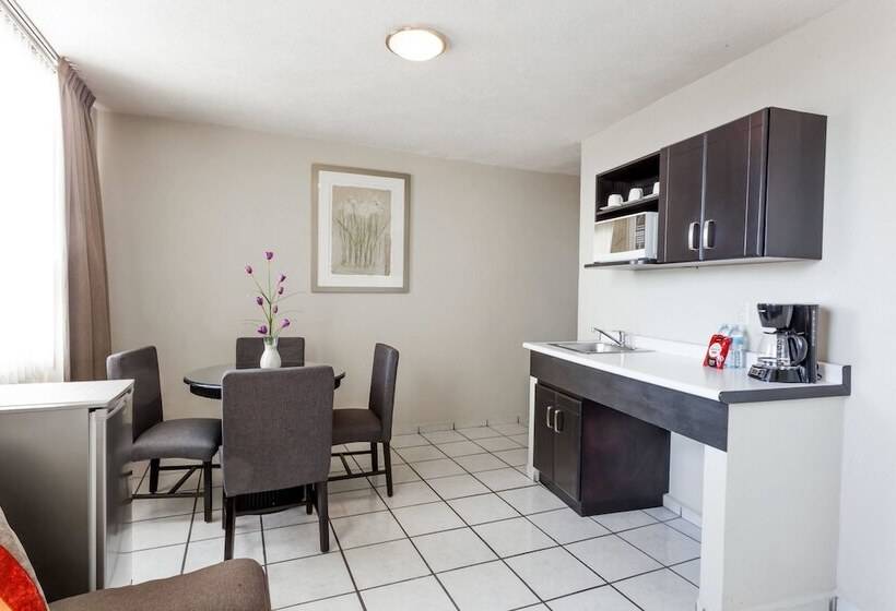 سوییت جونیور, Howard Johnson Leon Avenida