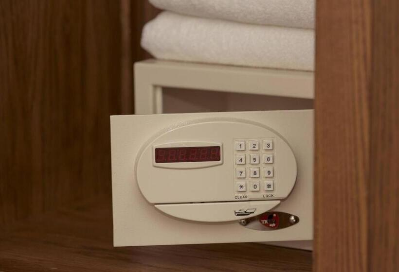 חדר סופריור לשלושה, Infinity City