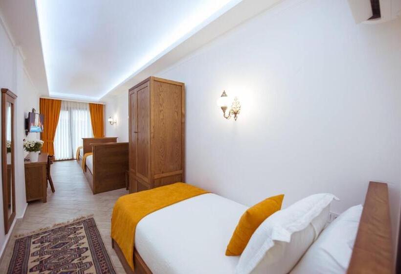 חדר סופריור לשלושה, Infinity City