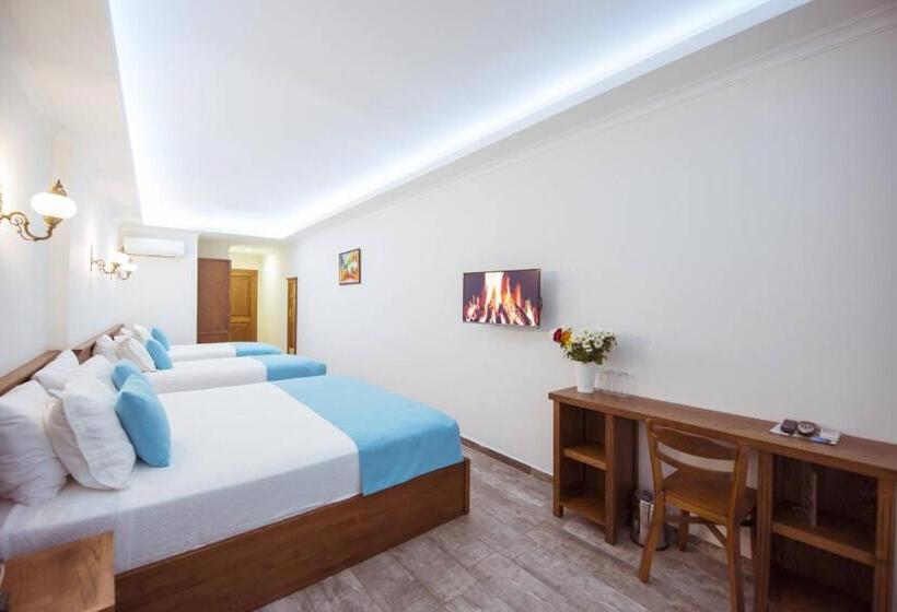 חדר סופריור לארבעה, Infinity City