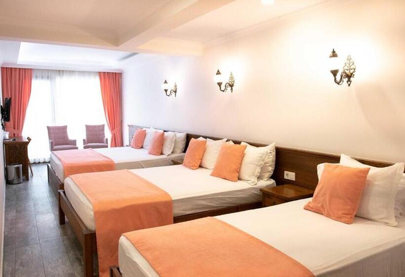 חדר סופריור לארבעה, Infinity City