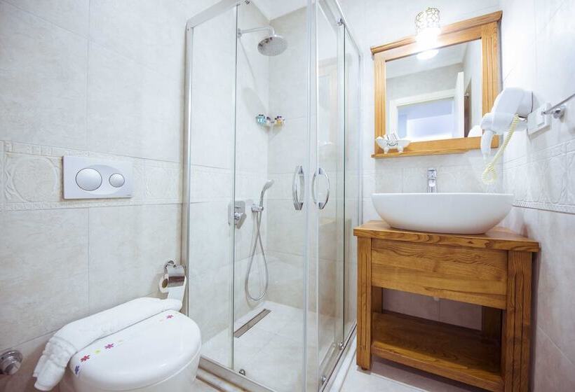 חדר סופריור לארבעה, Infinity City