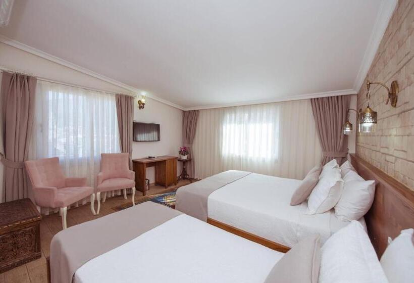 חדר סופריור לשלושה, Infinity City