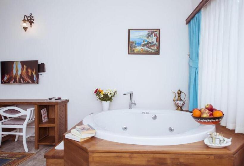 חדק דלוקס עם ג'קוזי, Infinity City