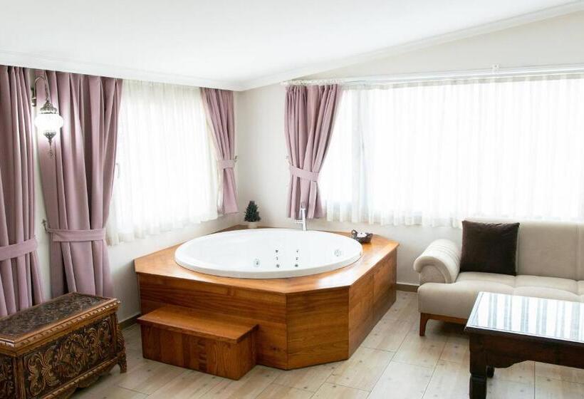 חדק דלוקס עם ג'קוזי, Infinity City