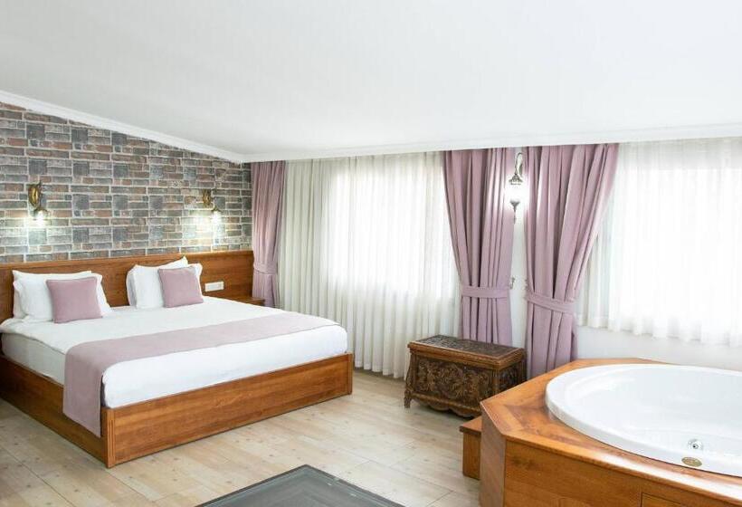 חדק דלוקס עם ג'קוזי, Infinity City