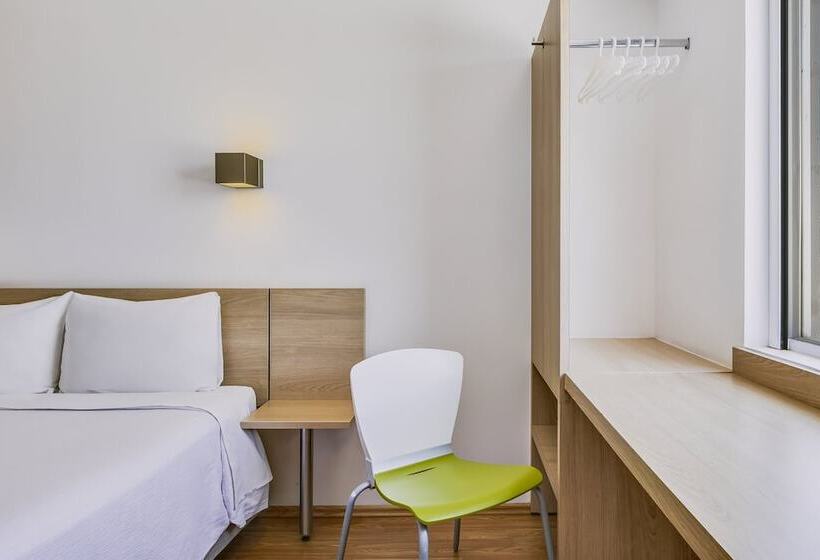 高级大房间, One Leon Poliforum