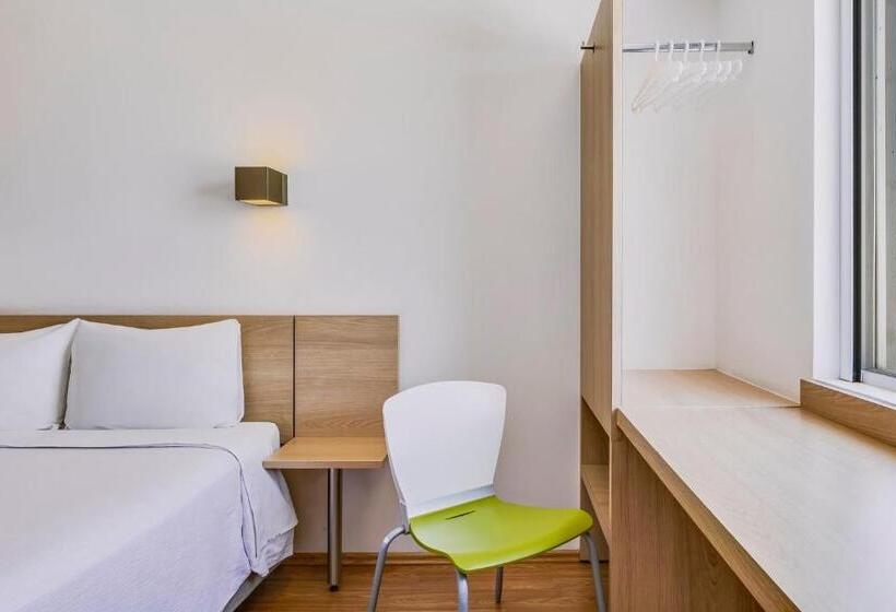 高级大房间, One Leon Poliforum