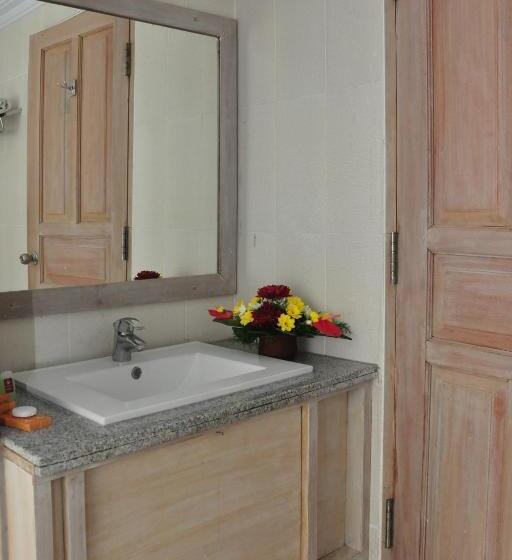 豪华房间, Puri Saron Denpasar