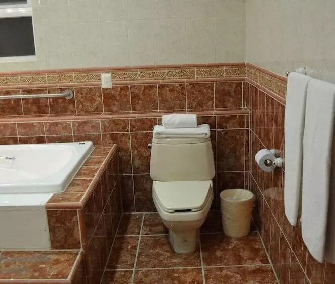 Standard Neljän Hengen Huone, Quinta Tequillan