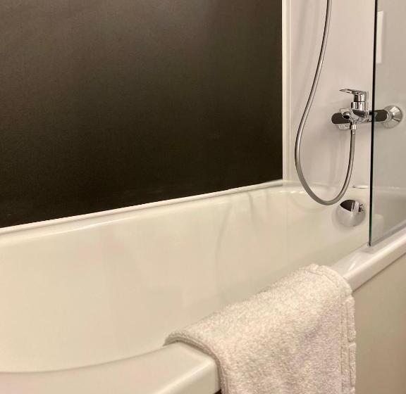 חדר משפחתי מקשר, The Originals City, Angers Sud, Le Village 49