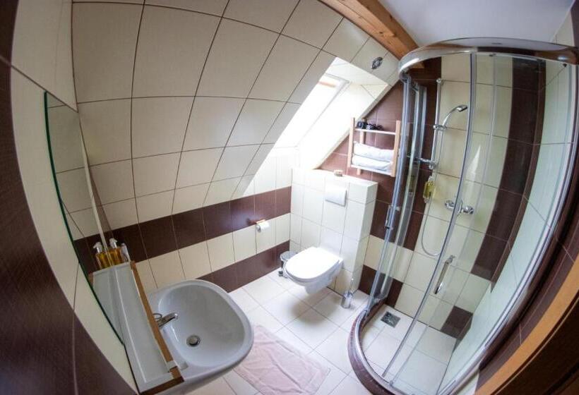 家庭间, Penzión Skorušina