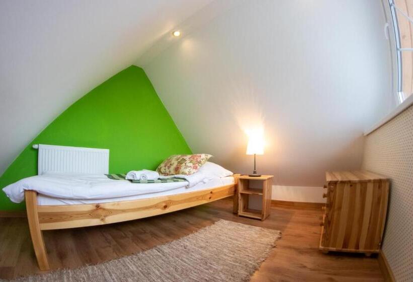 家庭间, Penzión Skorušina