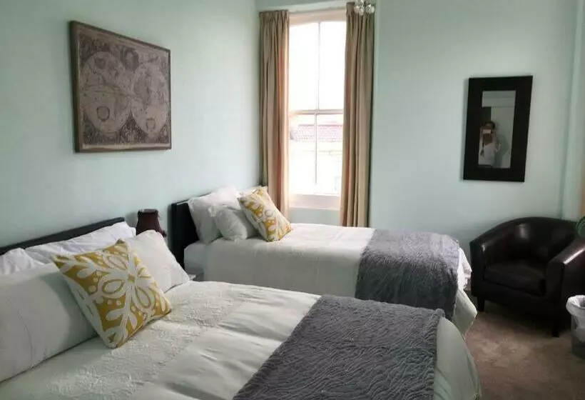 Standard Kolmen Hengen Huone, Highlea Guest House