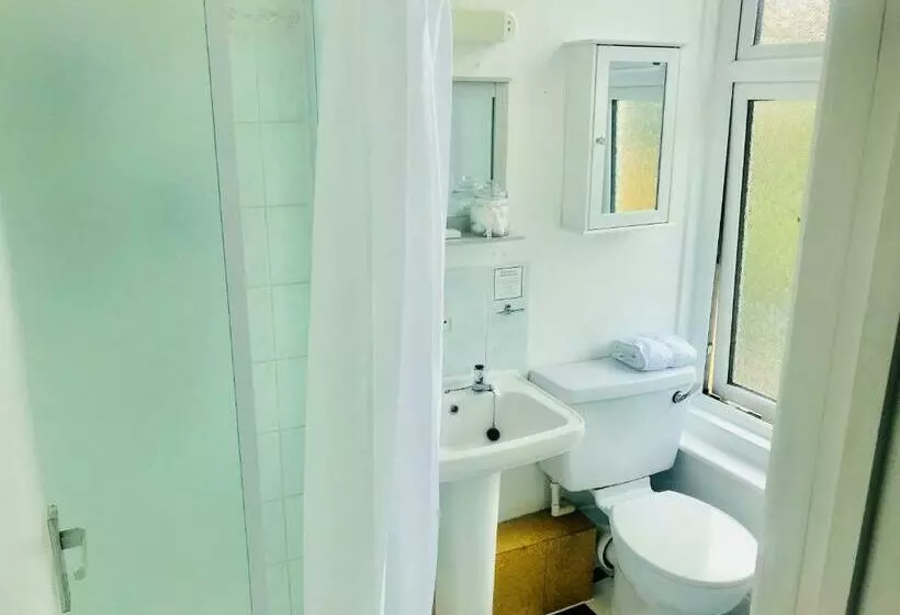 Standard Kolmen Hengen Huone, Highlea Guest House