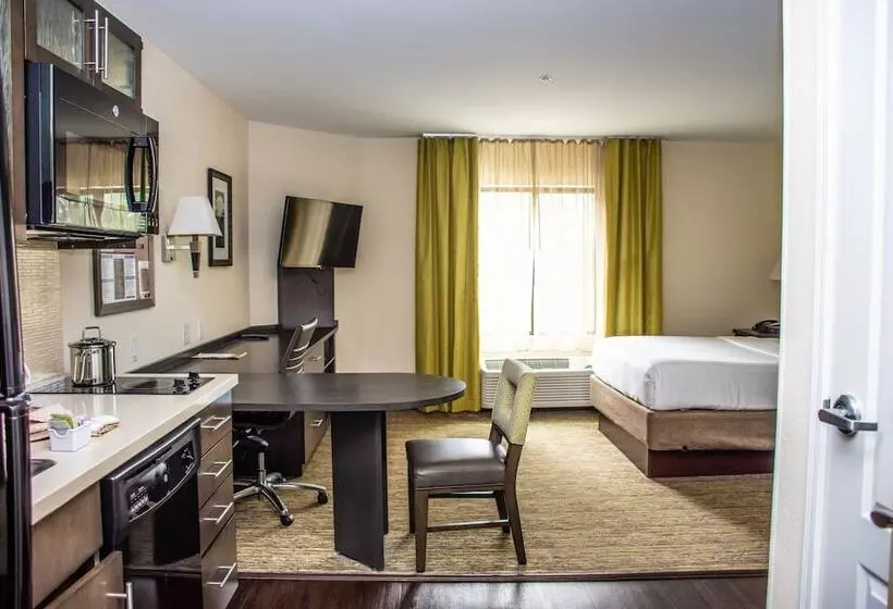 スタンダードスタジオ, Candlewood Suites Overland Park W 135th St, An Ihg