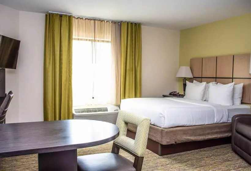 スタンダードスタジオ, Candlewood Suites Overland Park W 135th St, An Ihg