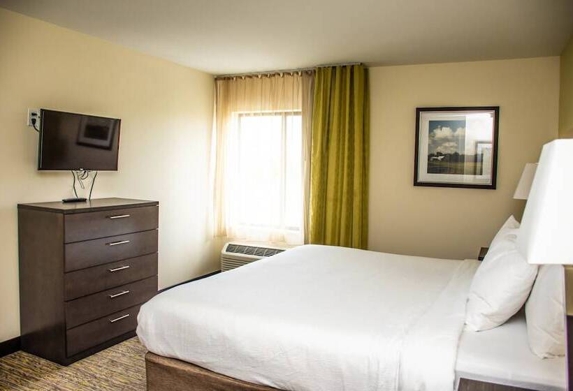 מיטת קינג בסוויטה, Candlewood Suites Overland Park W 135th St, An Ihg