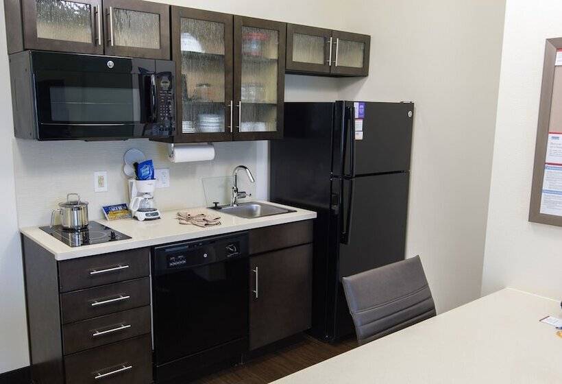 מיטת קינג בסוויטה, Candlewood Suites Overland Park W 135th St, An Ihg