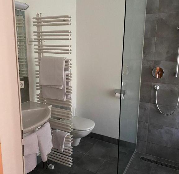 غرفة ديلوكس, Lukasmayr