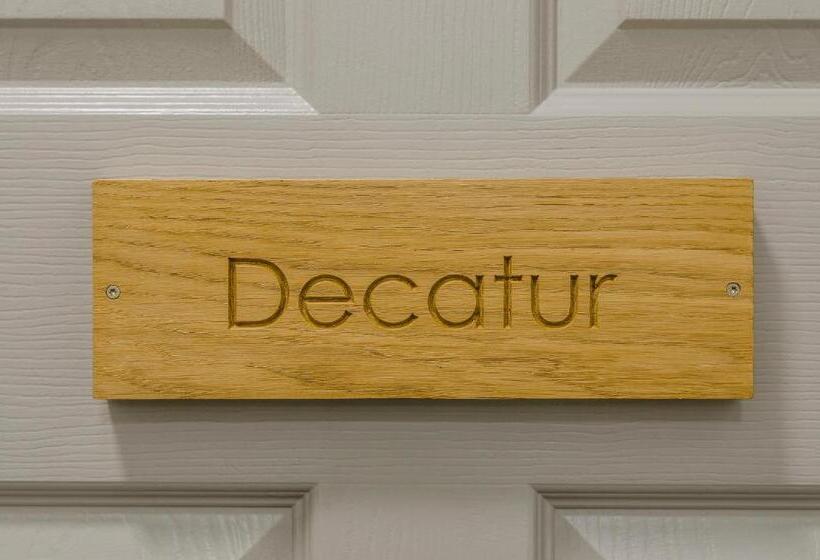 高级大房间, The Rodney