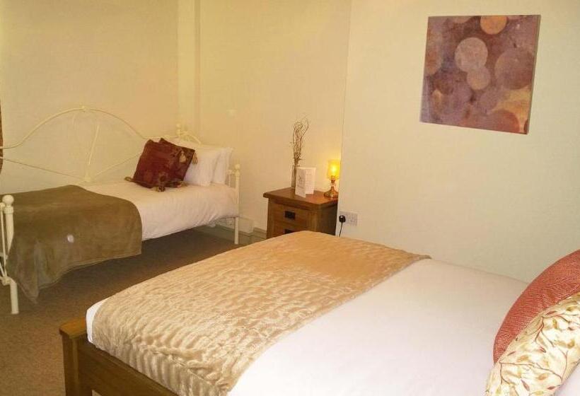 ファミリールーム, Cross Keys Inn