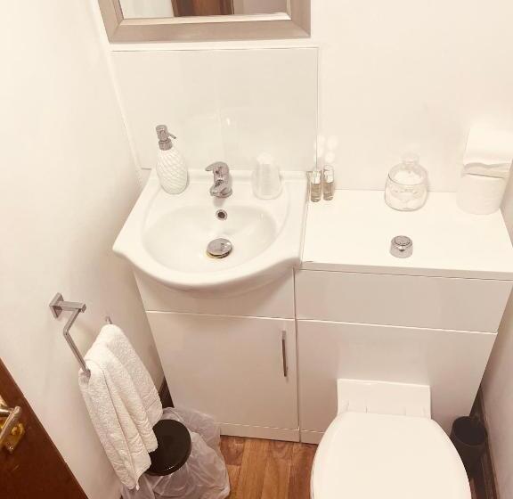 غرفة قياسية مزوَّدة بشُرفة, The Railway Inn