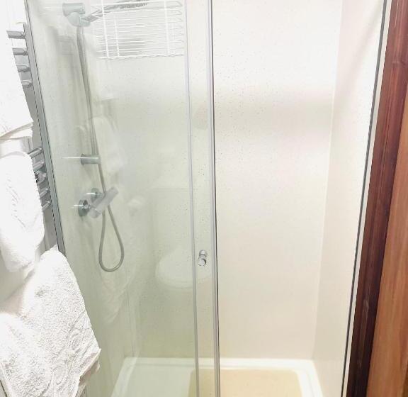 غرفة قياسية مزوَّدة بشُرفة, The Railway Inn