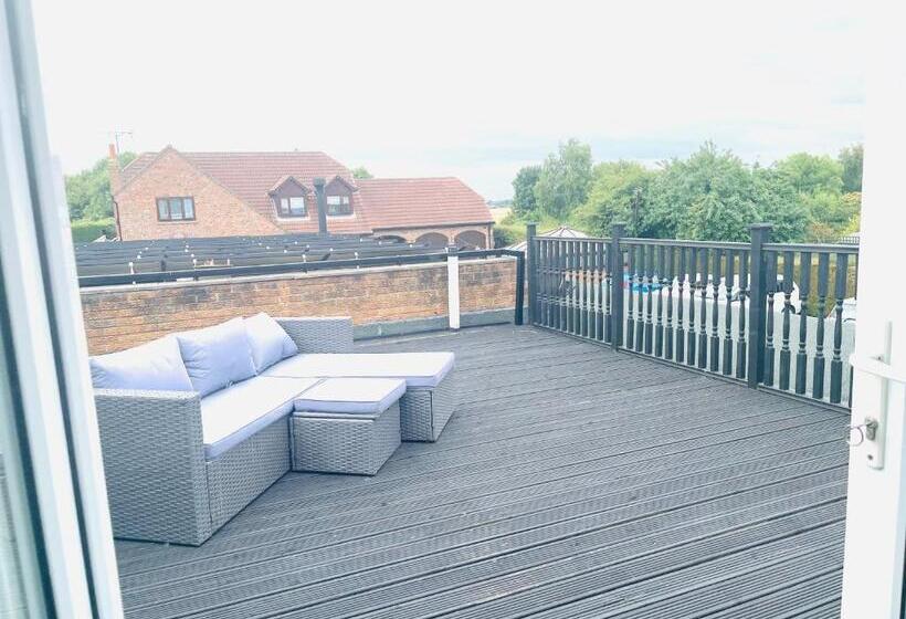 غرفة قياسية مزوَّدة بشُرفة, The Railway Inn