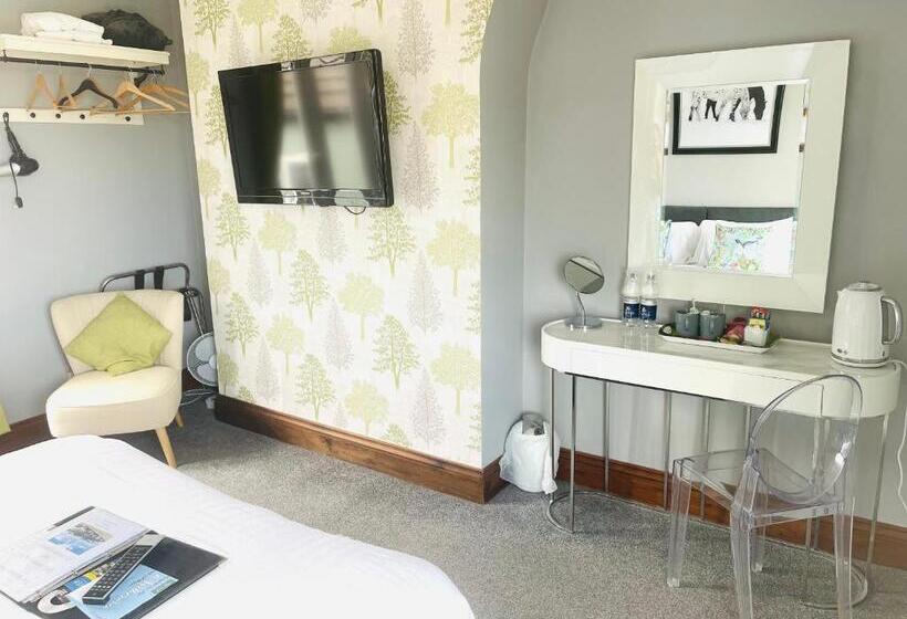 غرفة قياسية مزوَّدة بشُرفة, The Railway Inn