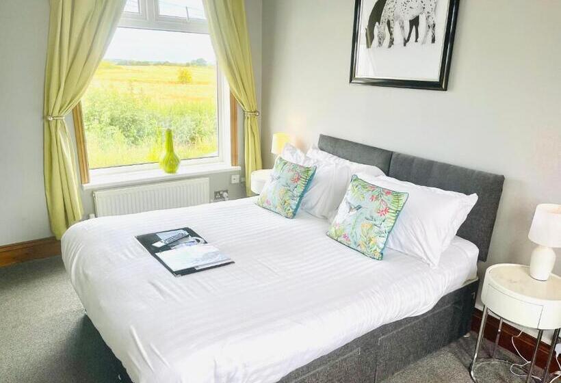 غرفة قياسية مزوَّدة بشُرفة, The Railway Inn