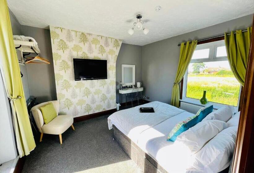 غرفة قياسية مزوَّدة بشُرفة, The Railway Inn