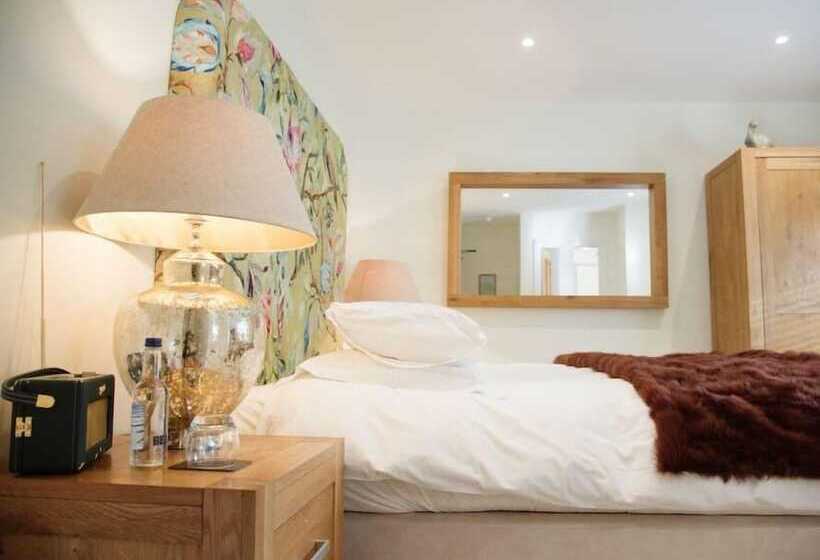 חדר דלוקס, The Turtley Corn Mill