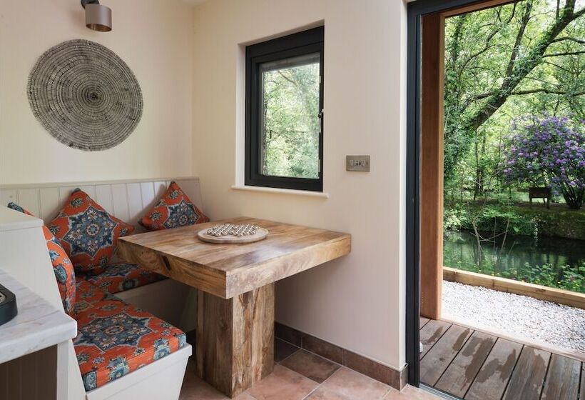 קוטג' דלוקס, The Turtley Corn Mill