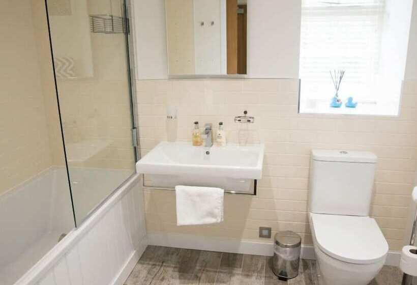 חדר דלוקס, The Turtley Corn Mill