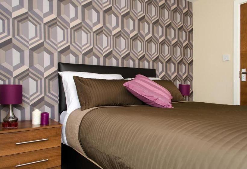 패밀리 룸, Trivelles Eccles