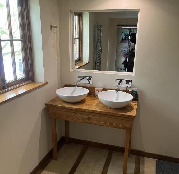 Четырехместный Номер Superior, Beverley Budget Inn