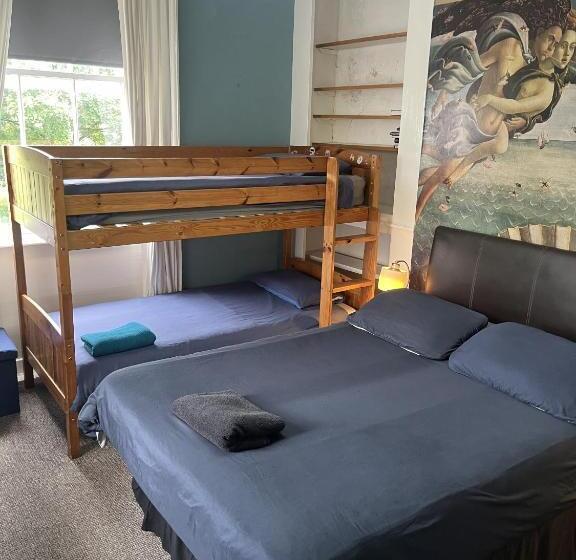 غرفة عائلية مطلّة علي الحديقة, Beverley Budget Inn