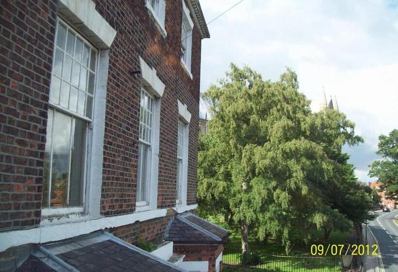 غرفة عائلية مطلّة علي الحديقة, Beverley Budget Inn