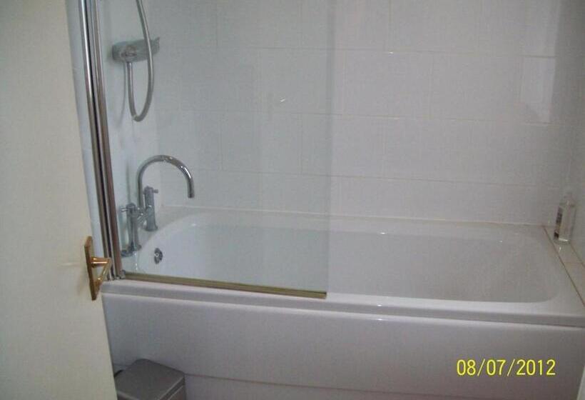 غرفة سوبيريور مطلّة علي الحديقة, Beverley Budget Inn