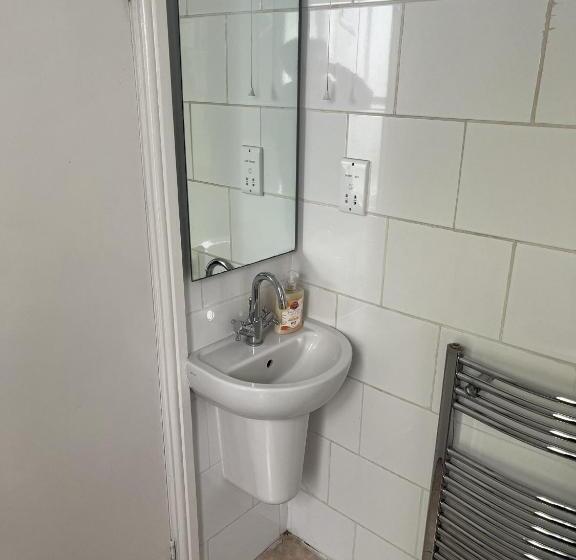 غرفة سوبيريور مطلّة علي الحديقة, Beverley Budget Inn