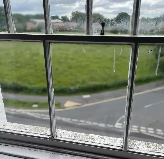 ルームシェアのワンベッド, Beverley Budget Inn
