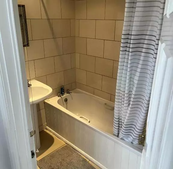 ルームシェアのワンベッド, Beverley Budget Inn