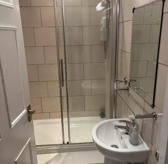 ルームシェアのワンベッド, Beverley Budget Inn